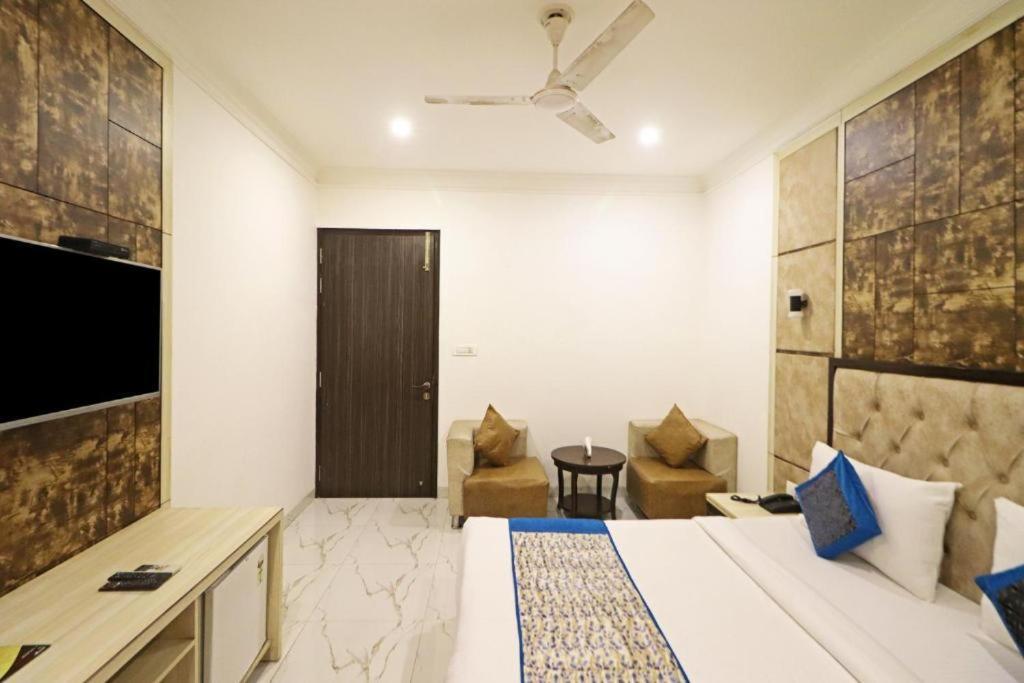Hotel Almora Sky Near By Delhi International Airport With - Free Airport Pickup And Drop New Delhi Exterior photo